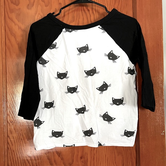 ⭐️ [ 5 for 10] Black Cat T Shirt - Picture 2 of 3